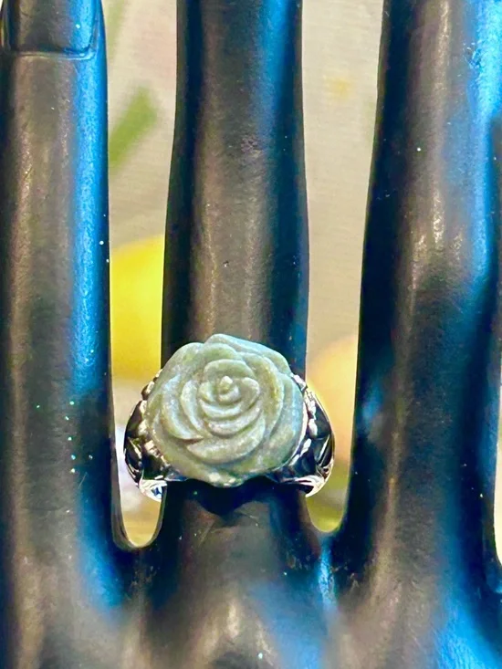 925 SS Carved Jade Rose Stone Statement Ring 💚 intricate detailed Band Sz 5 - Picture 4 of 5